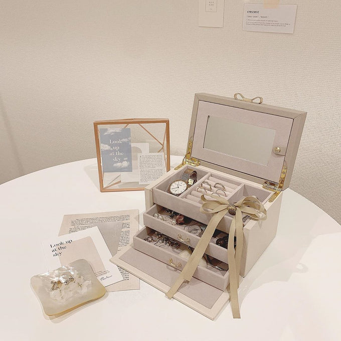 収納力抜群のバイカラージュエリーボックス