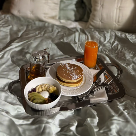余白が紡ぐ、わたしらしい贅沢なひととき。白食器で楽しむ、心ほどけるブランチ