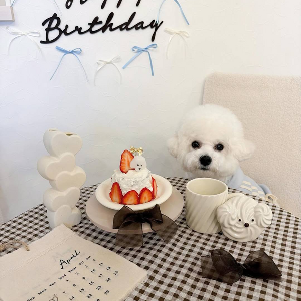 そっと寄り添う愛らしさ。愛犬を思わせるマグカップで、心ほどけるカフェタイムを