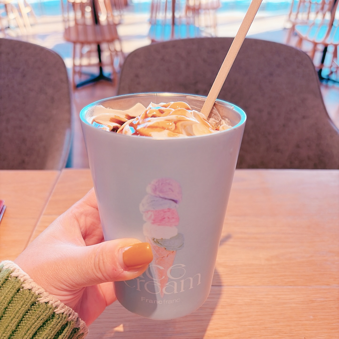 温かさキープ。持っても熱くない、直接飲み物を入れて使用することもできるタンブラー