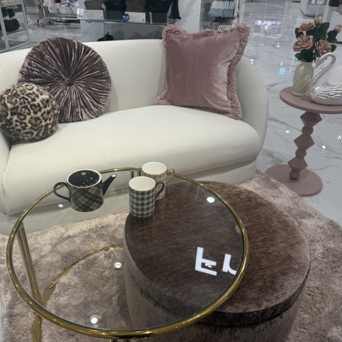 大人可愛いリビングコーディネート