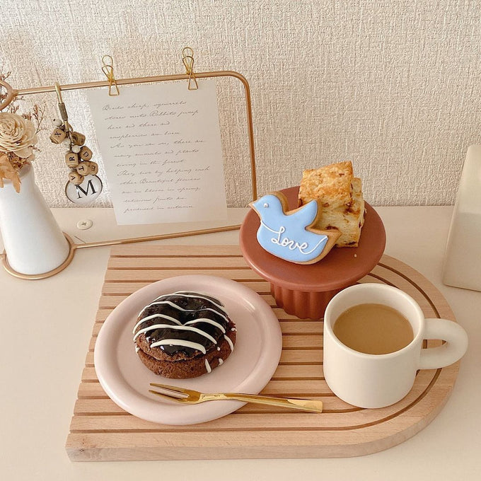 韓国のカフェを思わせるOUCHI CAFEセットで、コンビニスイーツもフォトジェニックに