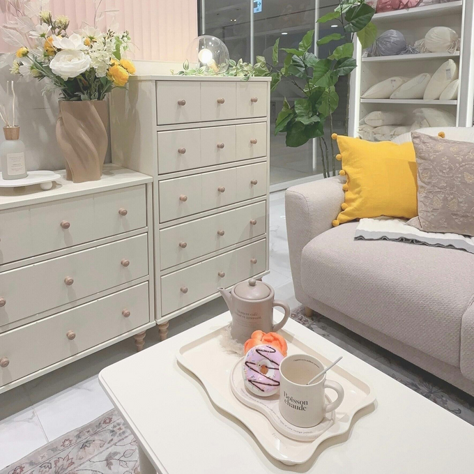 お部屋で春を感じるコーディネート