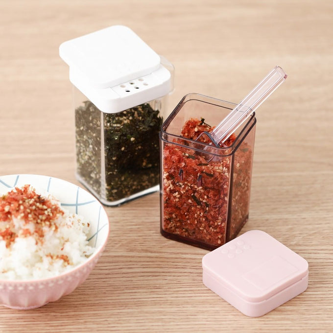 使い方いろいろ、ふりかけ入れにもぴったりの小麦粉＆スパイスボトル