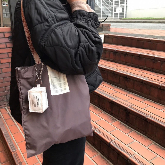 チャームにいれて持ち運びができるエコバッグ
