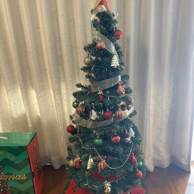 コーディネートで悩まない！オーナメントがたっぷり揃ったクリスマスツリーセット