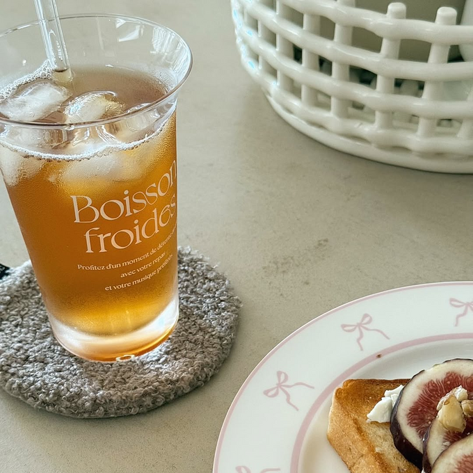 温かみを感じるコースターを取り入れて食卓に季節の彩りをプラス