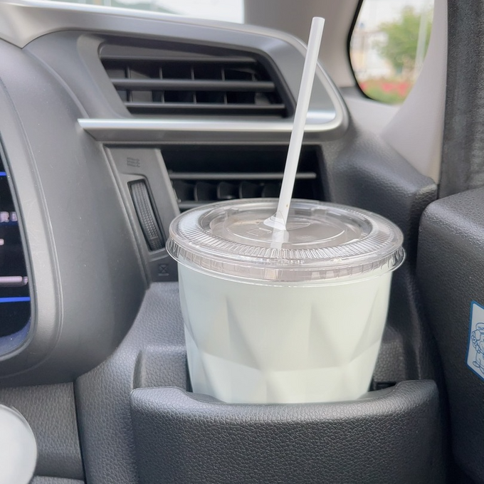 コンビニコーヒーをカップごと入れられるタンブラーで長時間のみごろをキープ
