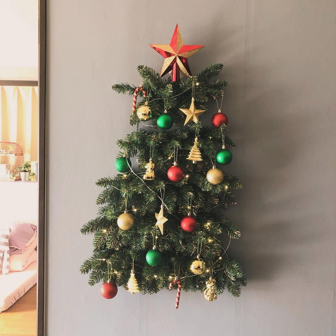 壁掛けで場所を取らずクリスマス仕様になる、立体タペストリーツリー