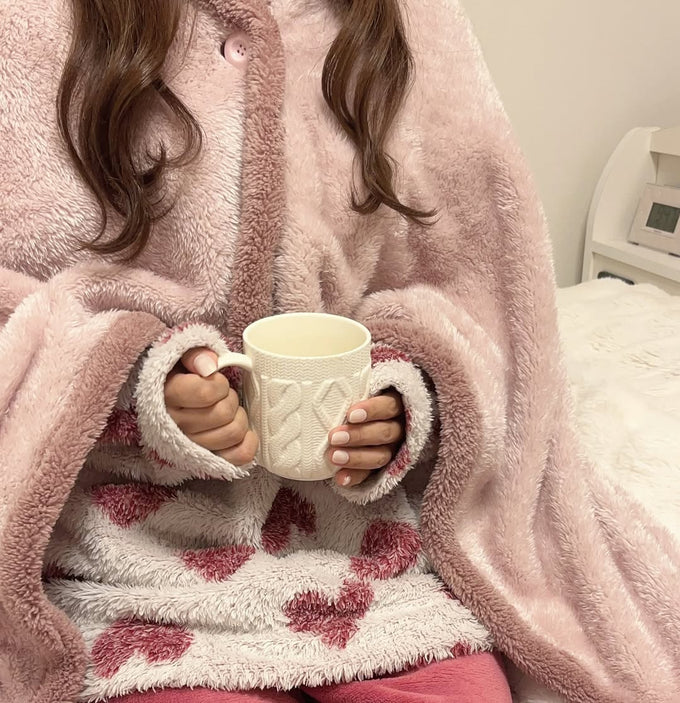 軽くてあたたかい、4通りの使い方ができる保温性の高いフリース素材のポンチョ