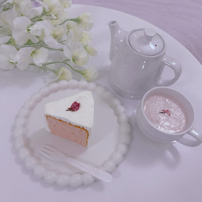乗せるだけで映える、リムのデザインがトレンド感を演出するプレートでおうちカフェ