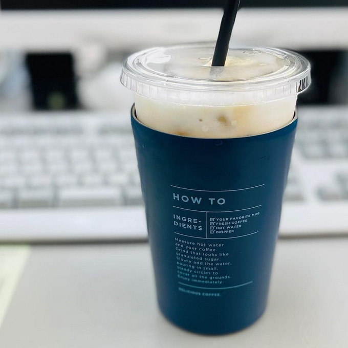 コンビニコーヒーがカップごと入れられるタンブラーで冷たさキープ