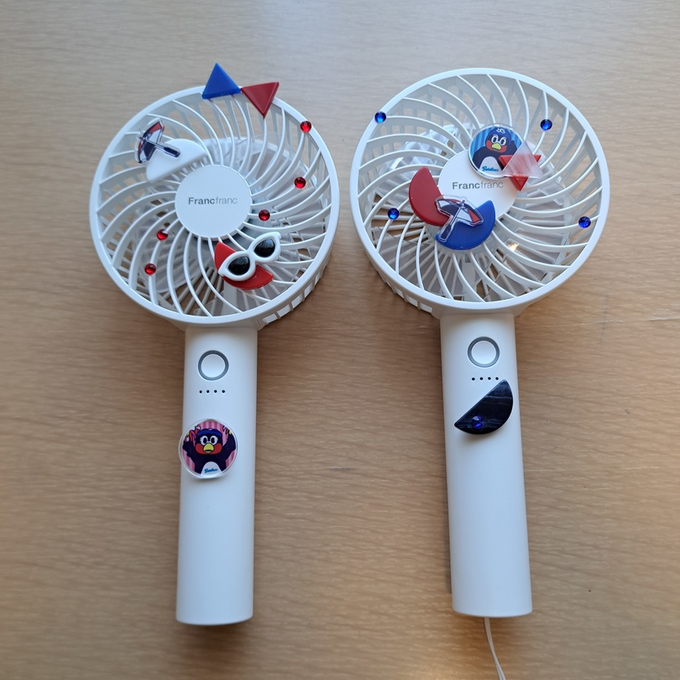 東京ヤクルトスワローズのキャラクターと「傘」のモチーフでデコったハンディファン