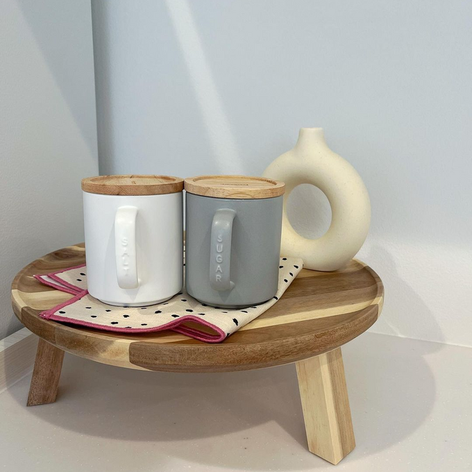 陶器の小さじが付いたウッドの蓋がナチュラルな印象のキャニスター