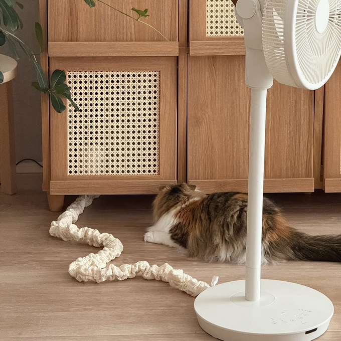 生活感を隠せる便利アイテム。電気コードをかわいく隠すことができるコードジュエリー