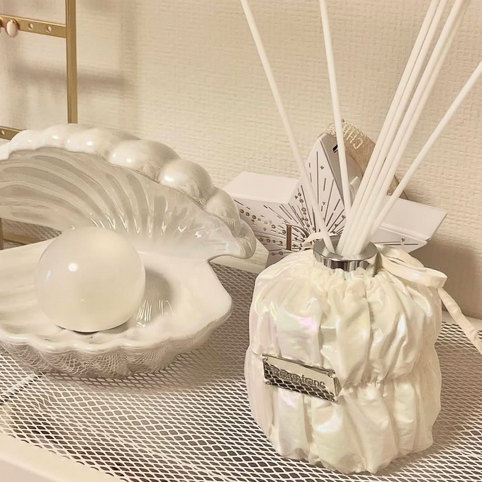 色々な使い方ができるくしゅっとしたボトルカバー。香りを変えて手軽に気分転換を