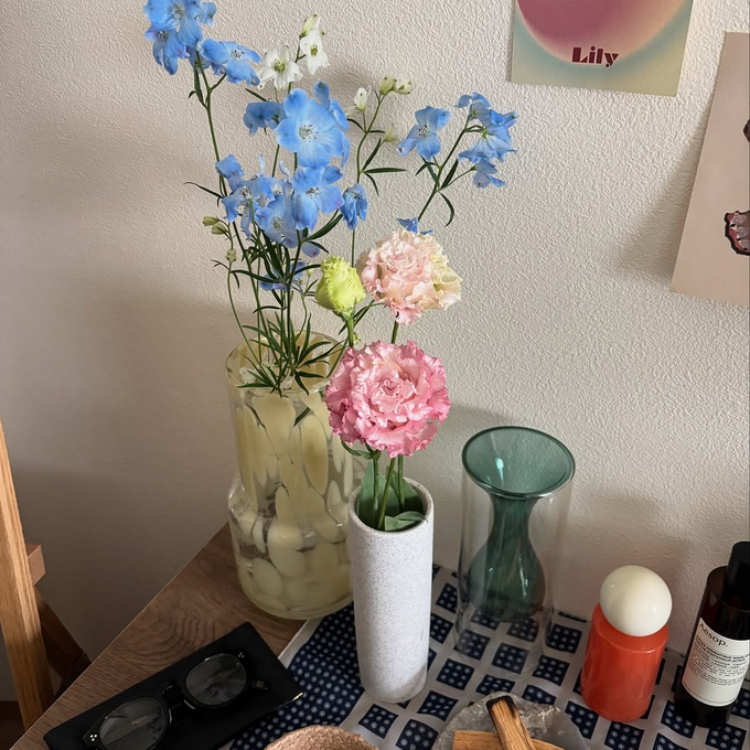 見るたびに心躍る、お気に入りのフラワーベースで始める花のある暮らし