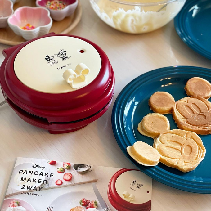 お子様から大人まで楽しい♪おうちで簡単にミッキーの顔が焼けるパンケーキメーカー