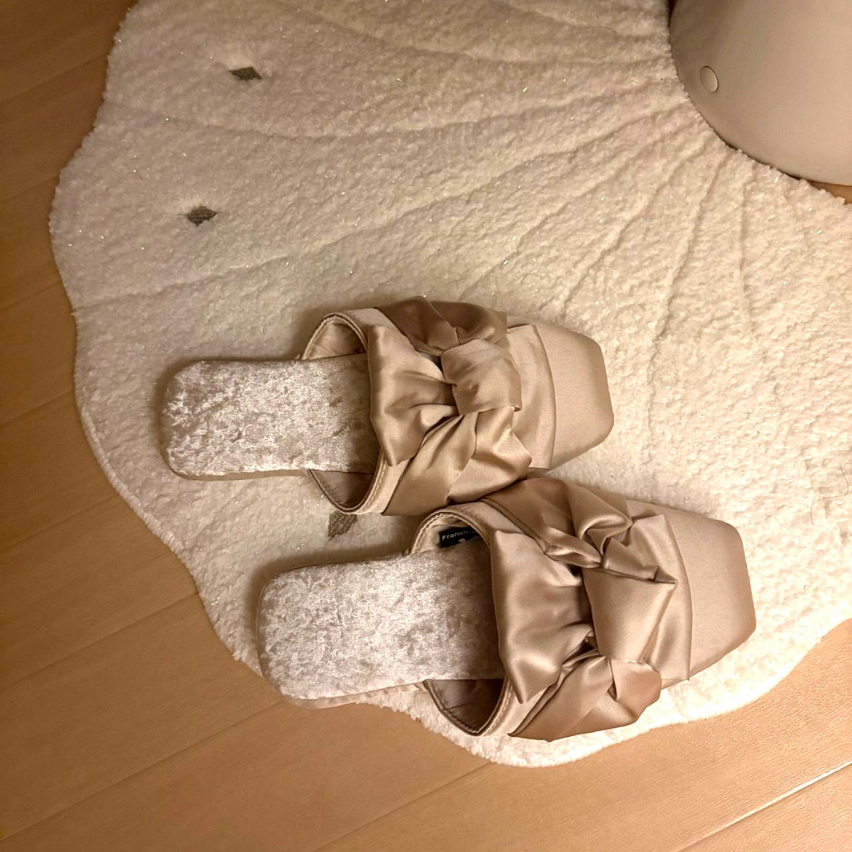 可愛く整えて、いつも清潔に。シェルモチーフのマットで楽しむ華やかなトイレ空間