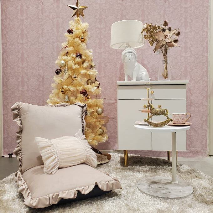フロアチェアでまったり過ごすクリスマスコーディネート