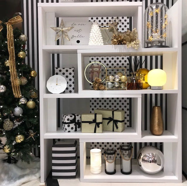 シェルフでつくるモノトーンクリスマス