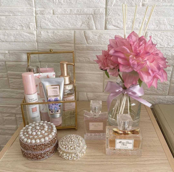 生花のようなルームフレグランスでお部屋にアクセントを