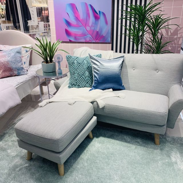 マーブルブルーのハンディファンに合わせたサマーコーディネート