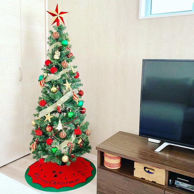 リビングの主役！クラシカルなクリスマスツリー