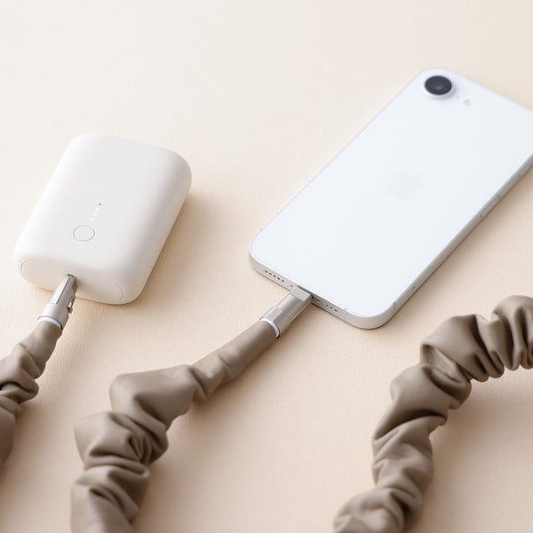 スマホストラップになるUSBケーブル グレー